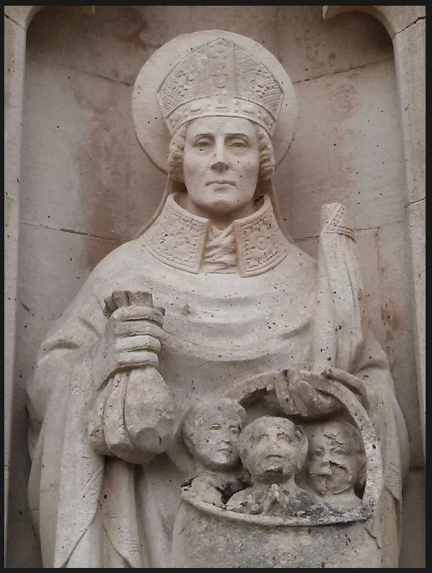 Statue of St Nicholas, Harpenden Catholic Church, photo by swang CCommons